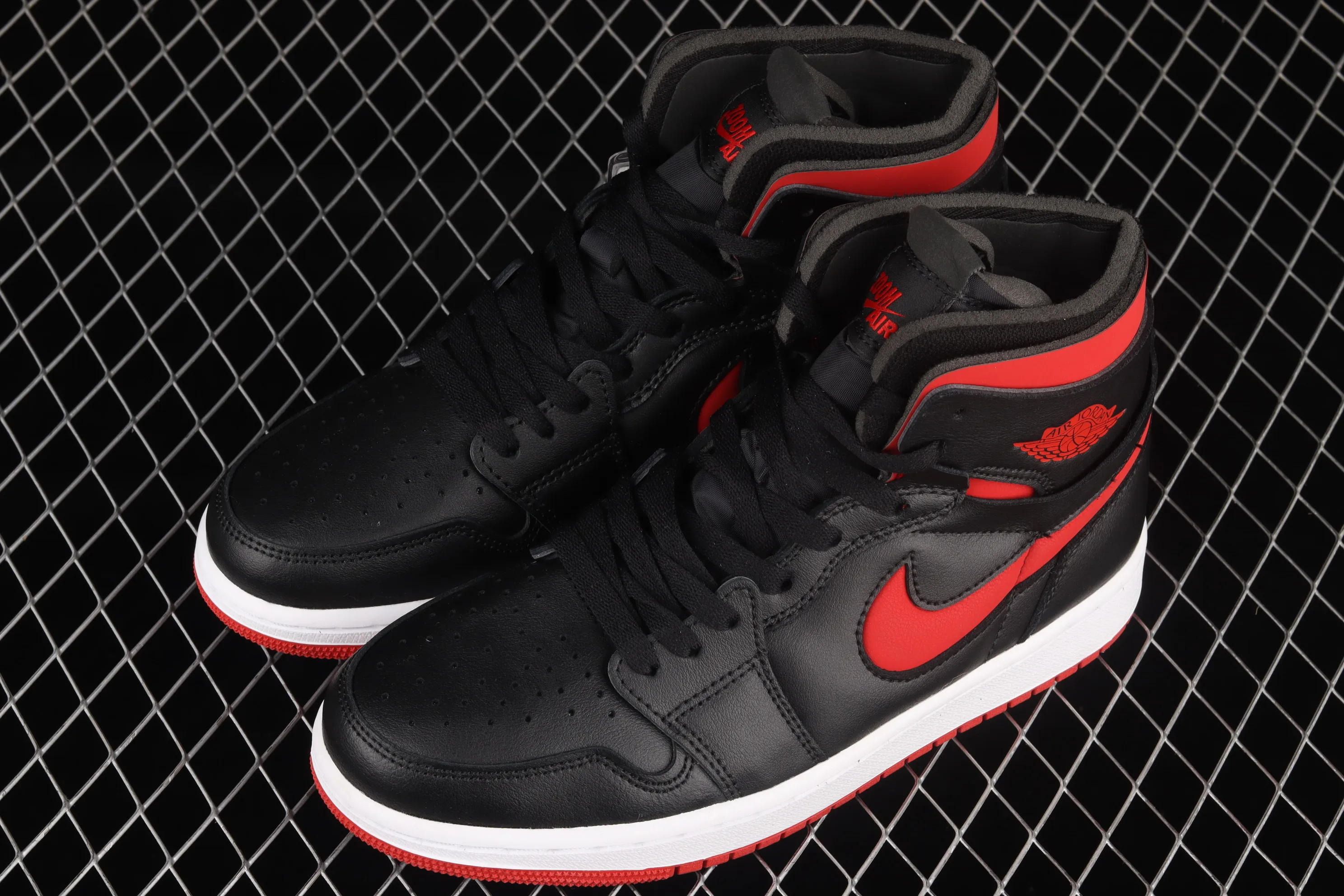 All categories Air Jordan Jordan series basketball shoes Air Jordan 1 High Air Jordan 1 Zoom CMFT AJ Joe 1 black and red color CT0979-006